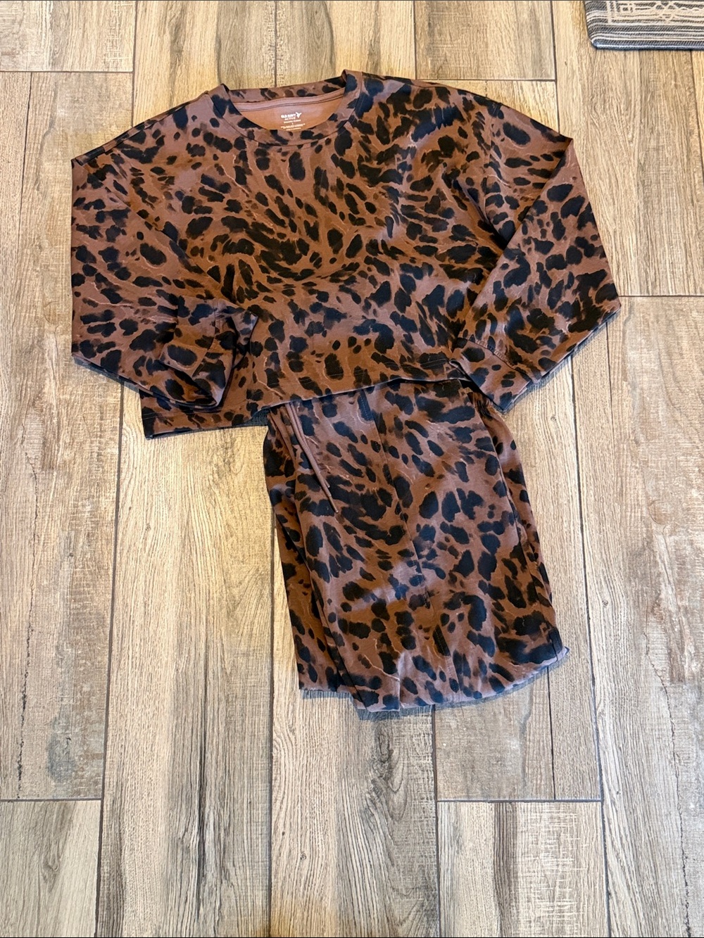 NWT Leopard Print Women’s Sweat Set — Brown/Black.